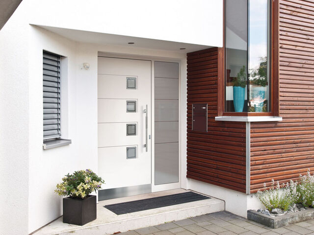 Haustürenausstellung  in  Crostwitz